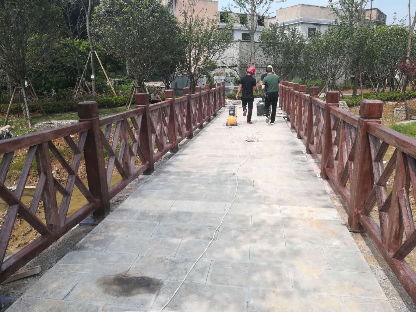 貴陽麥架河仿木欄桿安裝現(xiàn)場圖